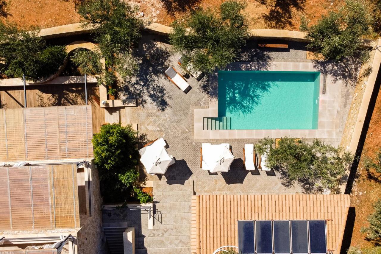 Lithos Guesthouse Kardamili エクステリア 写真