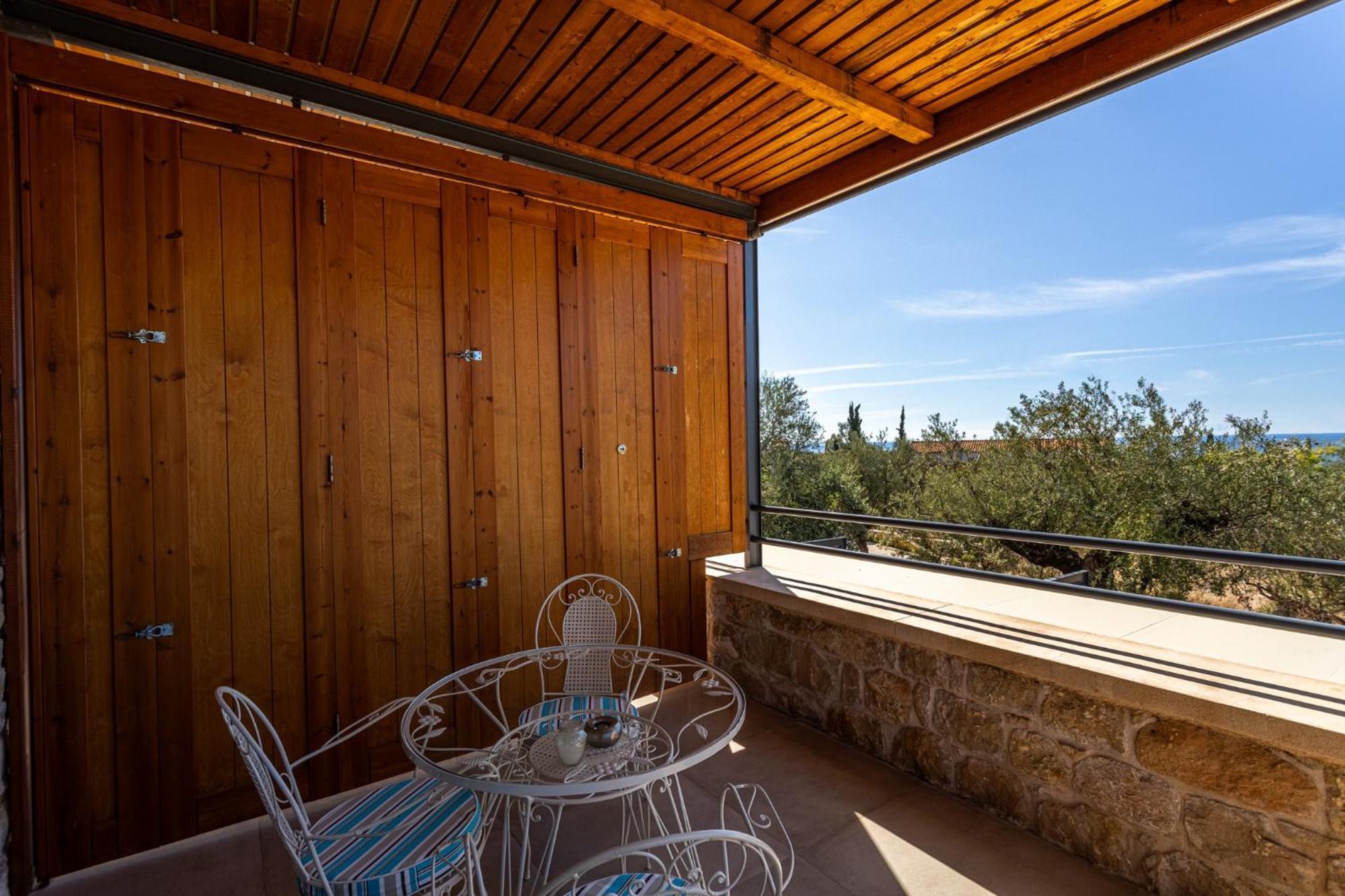 Lithos Guesthouse Kardamili エクステリア 写真