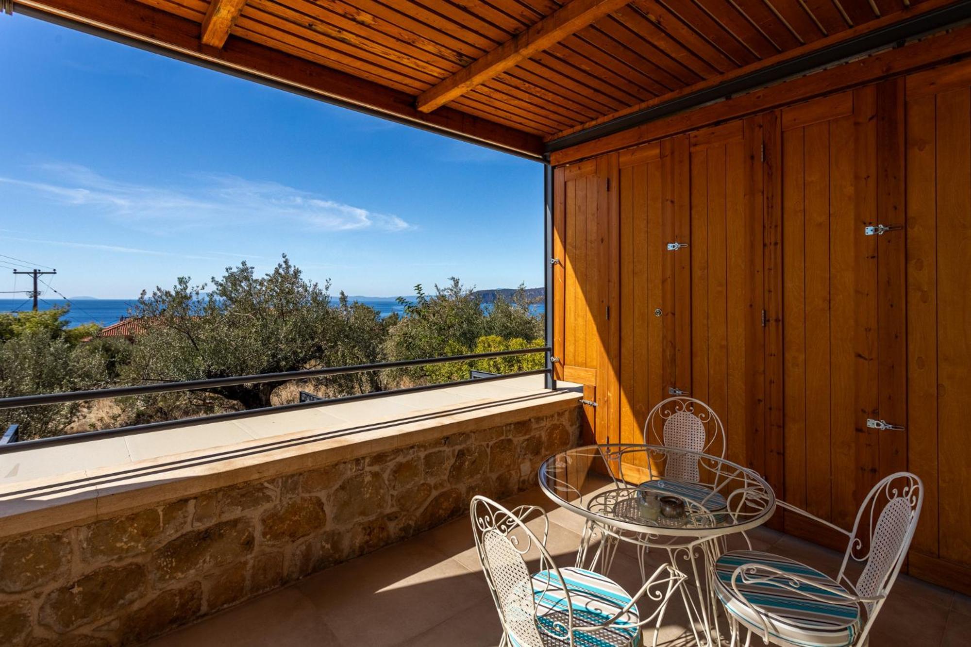 Lithos Guesthouse Kardamili エクステリア 写真