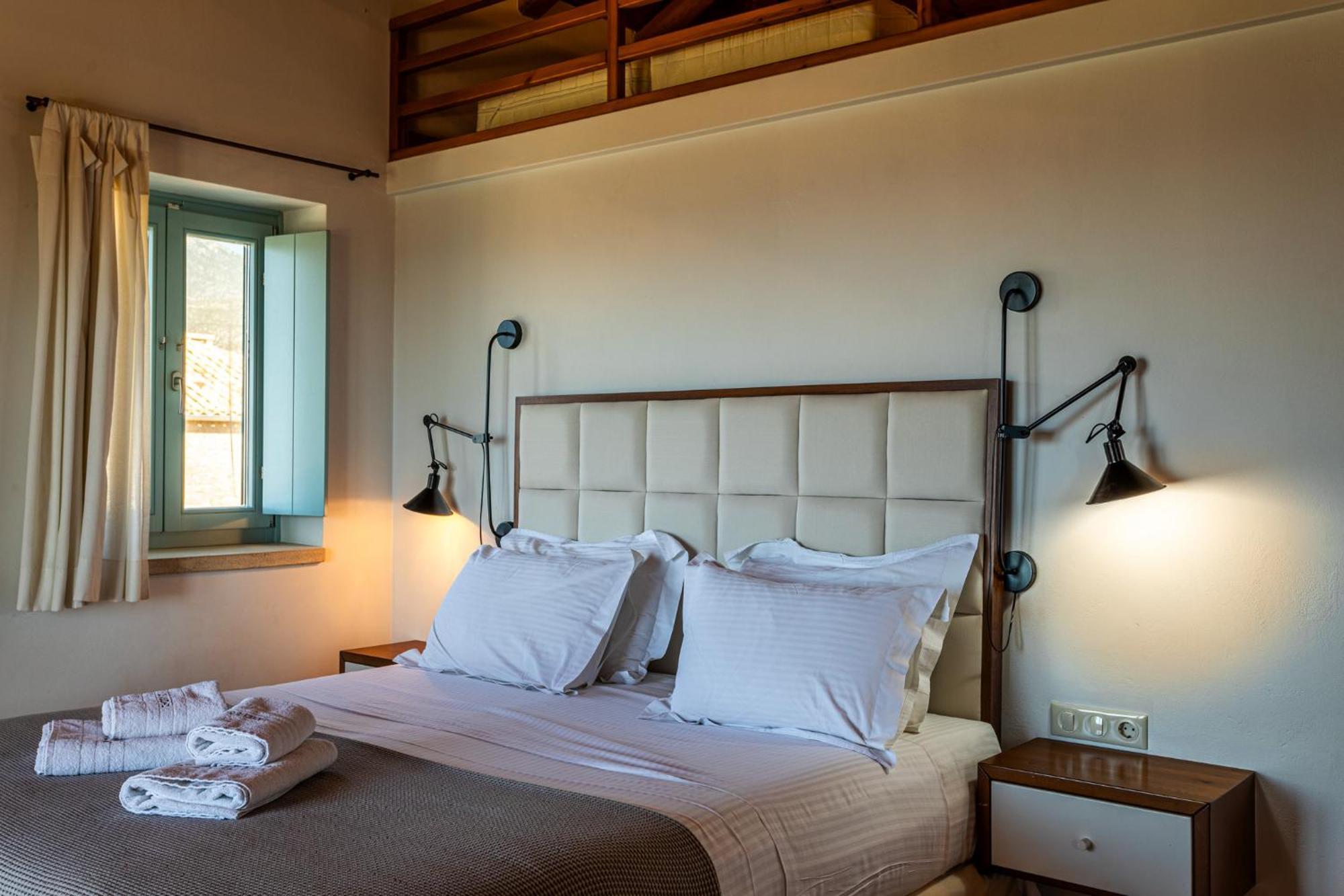 Lithos Guesthouse Kardamili エクステリア 写真
