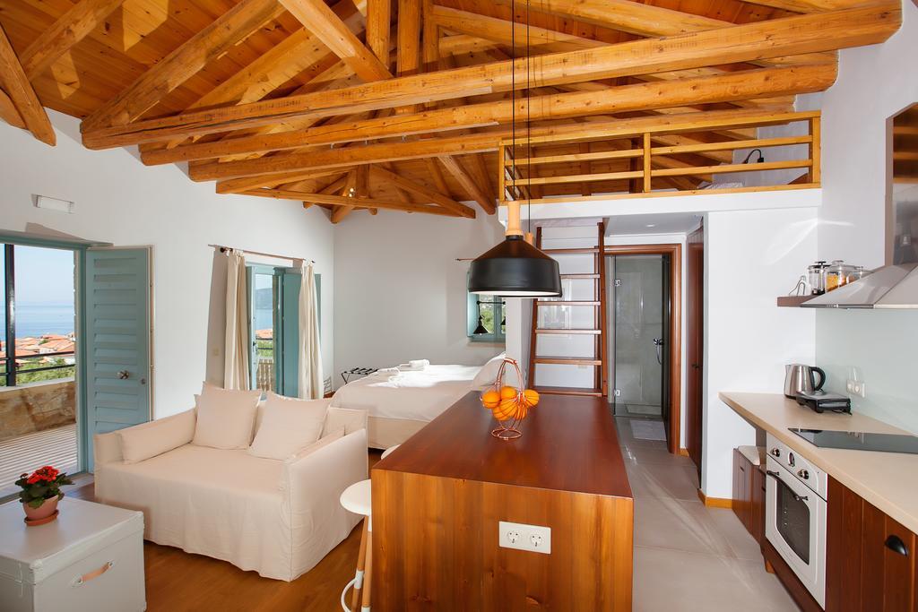 Lithos Guesthouse Kardamili エクステリア 写真