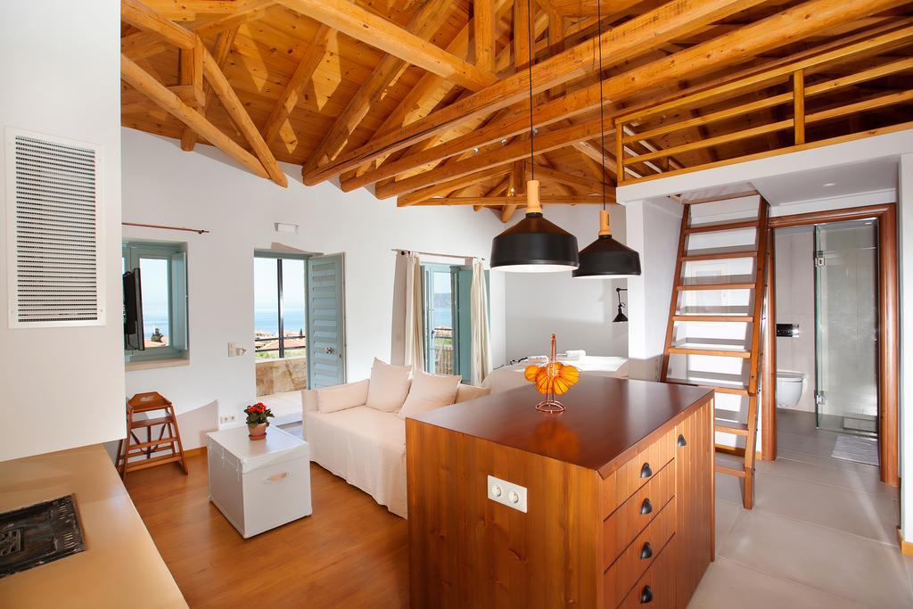 Lithos Guesthouse Kardamili エクステリア 写真