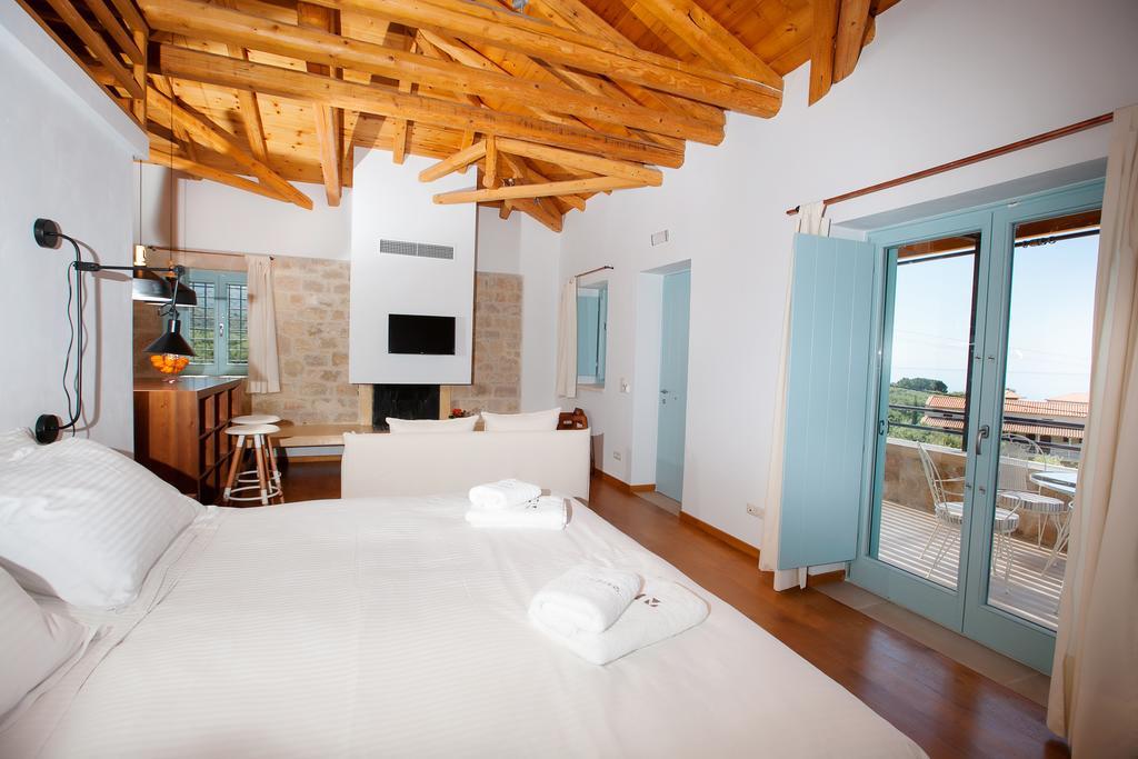 Lithos Guesthouse Kardamili エクステリア 写真
