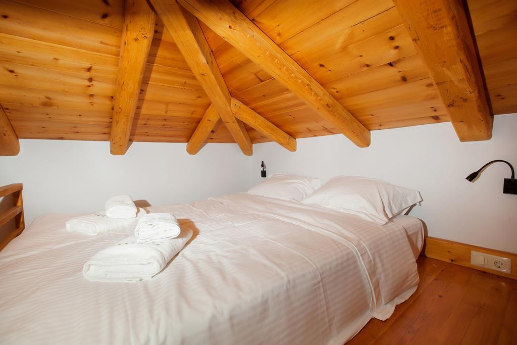 Lithos Guesthouse Kardamili エクステリア 写真