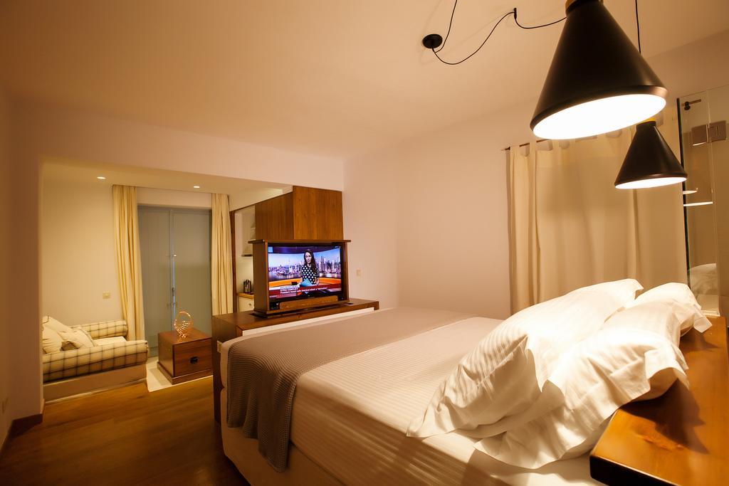 Lithos Guesthouse Kardamili エクステリア 写真