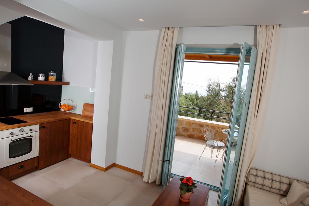 Lithos Guesthouse Kardamili エクステリア 写真