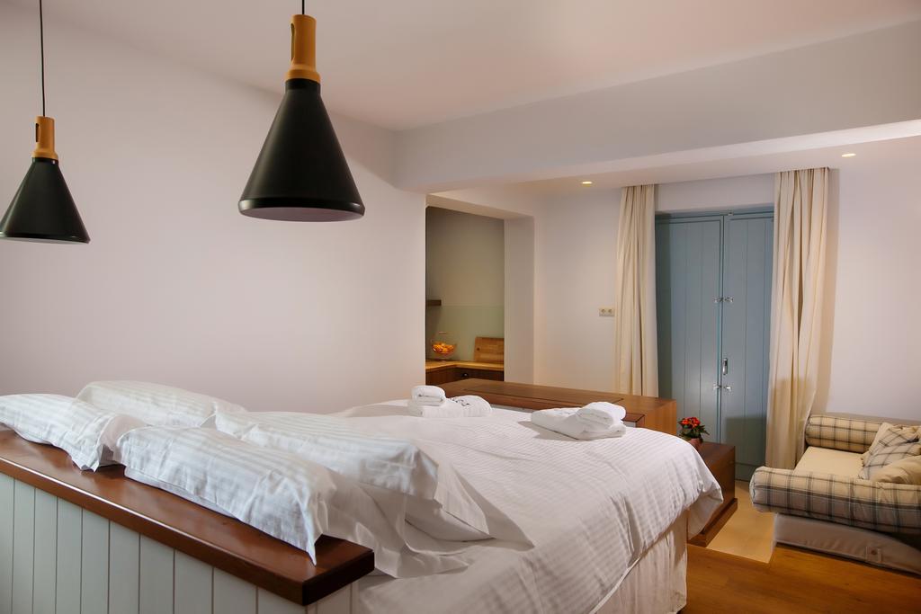 Lithos Guesthouse Kardamili エクステリア 写真