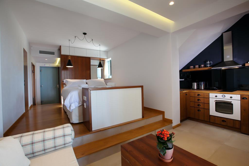Lithos Guesthouse Kardamili エクステリア 写真