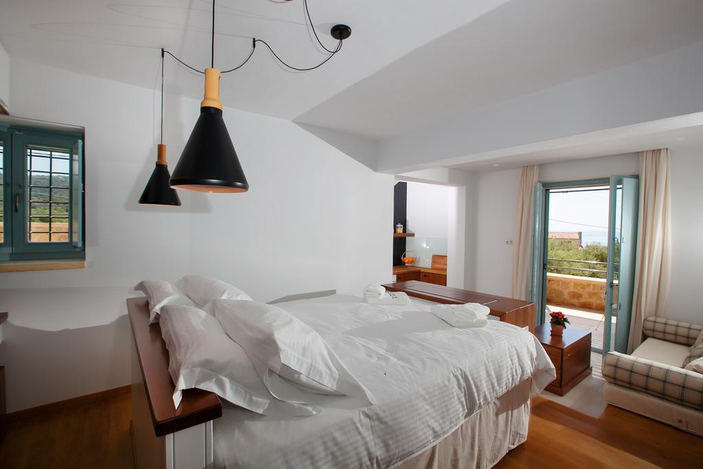 Lithos Guesthouse Kardamili エクステリア 写真