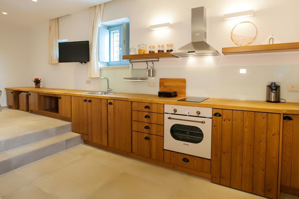 Lithos Guesthouse Kardamili エクステリア 写真
